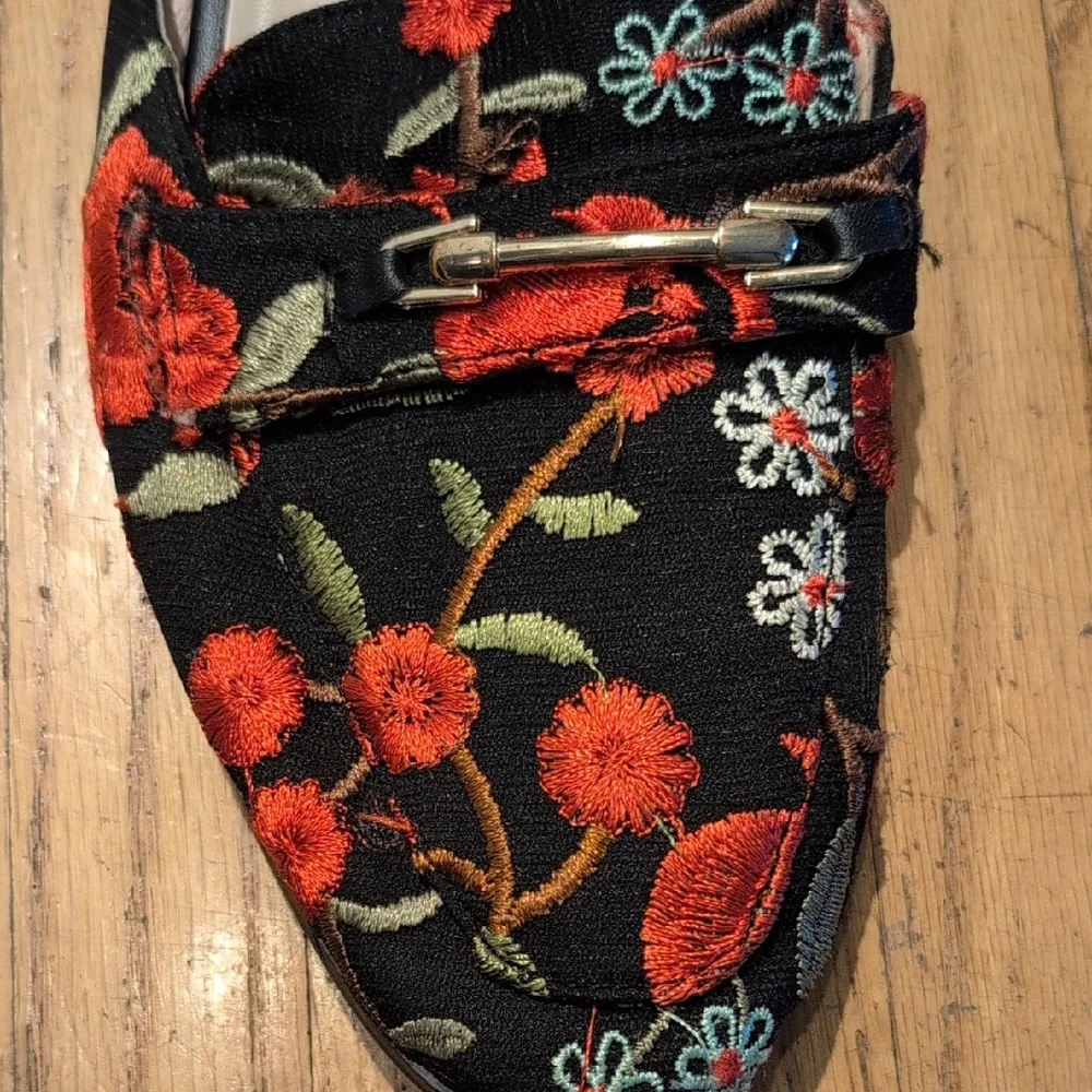Catherine Malandrino Red and Black Floral Mules - Picture 3 of 6